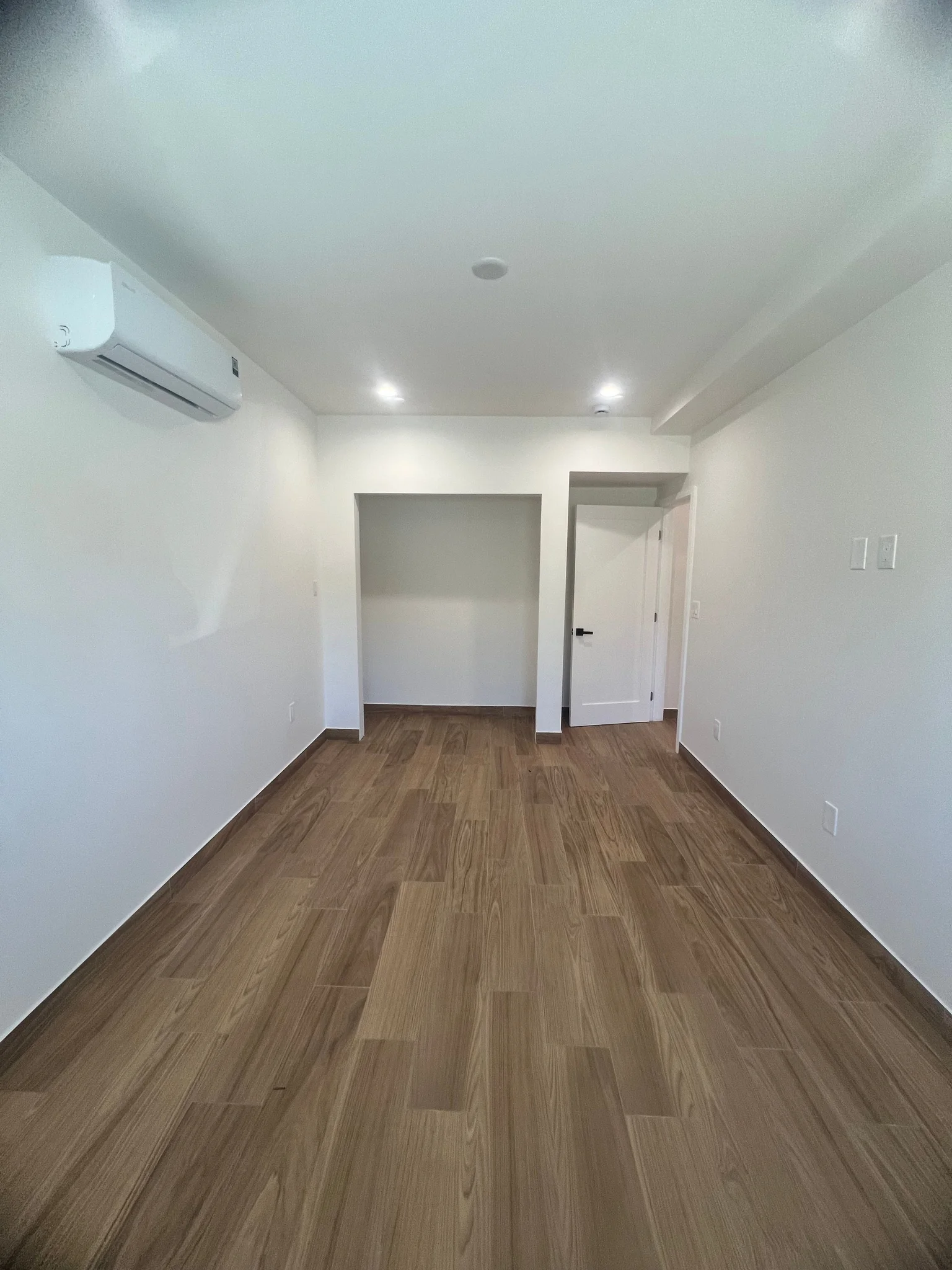 North Hollywood Apartment: 6903 Fulton Ave