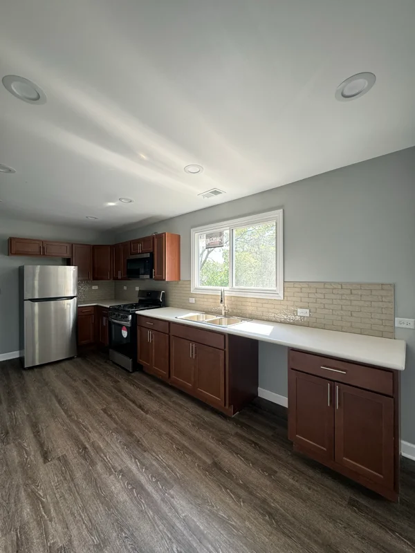 Chicago Apartment: 7141 S Damen Ave