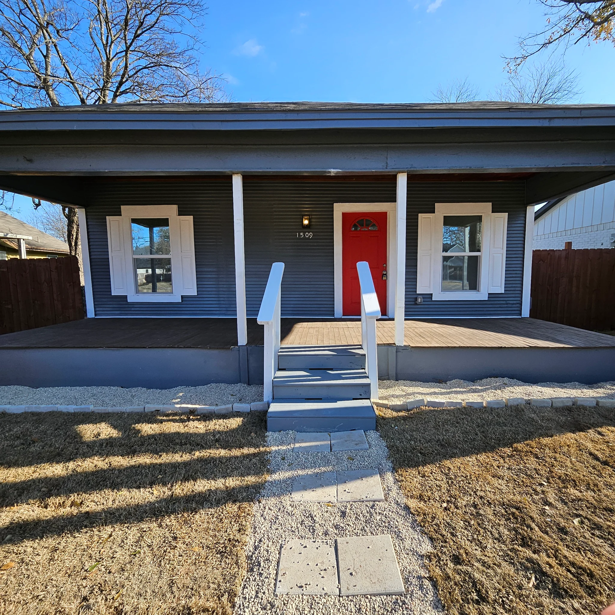 Corsicanan House: 1509 W Collin St