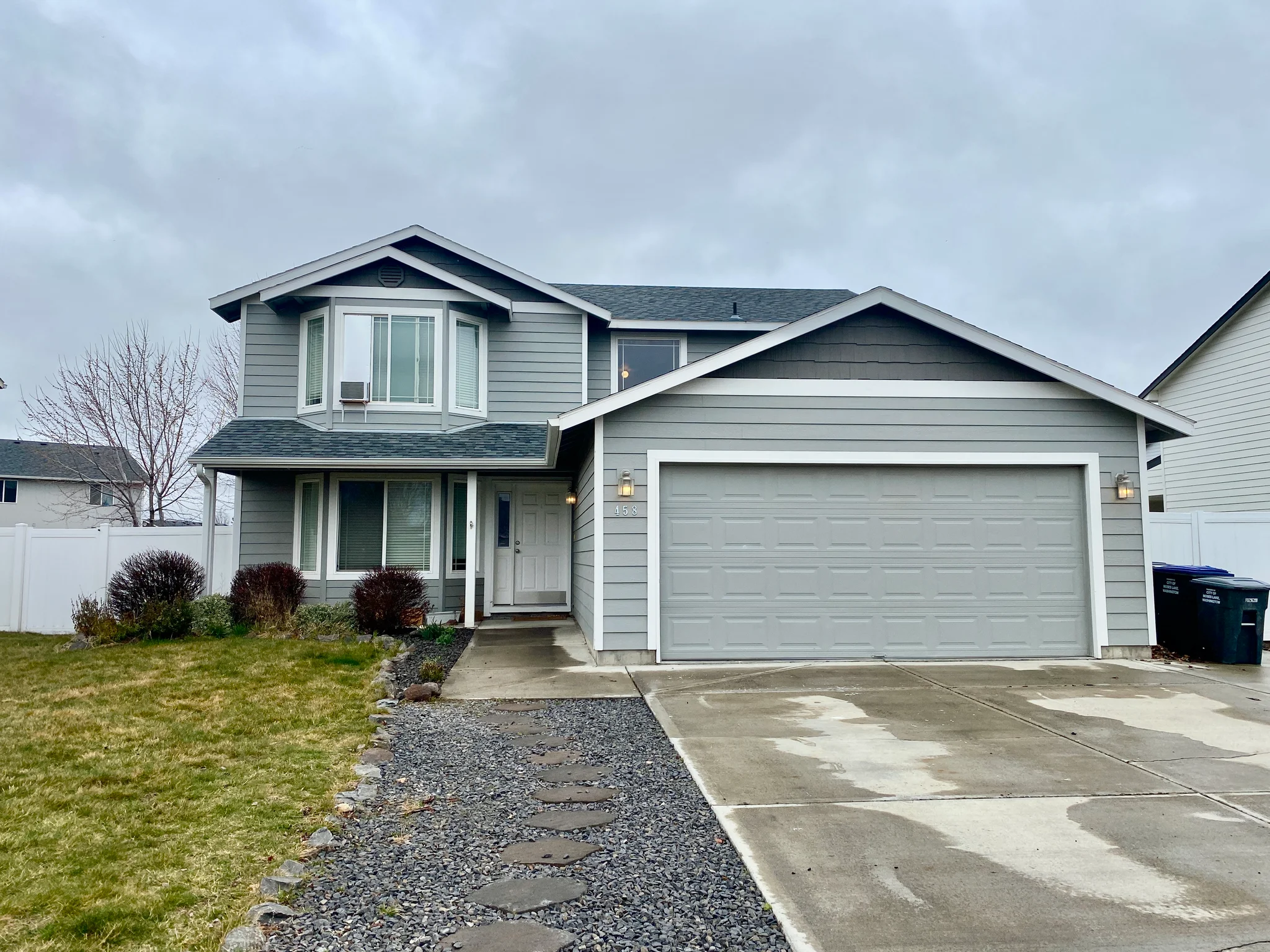 Moses Lake House: 458 Trout Ave