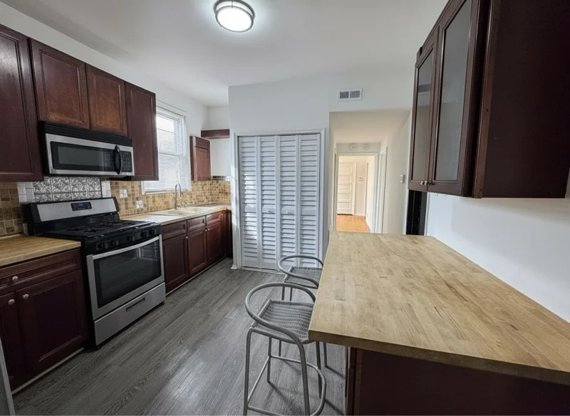 Chicago Apartment: 2908 N Springfield Ave