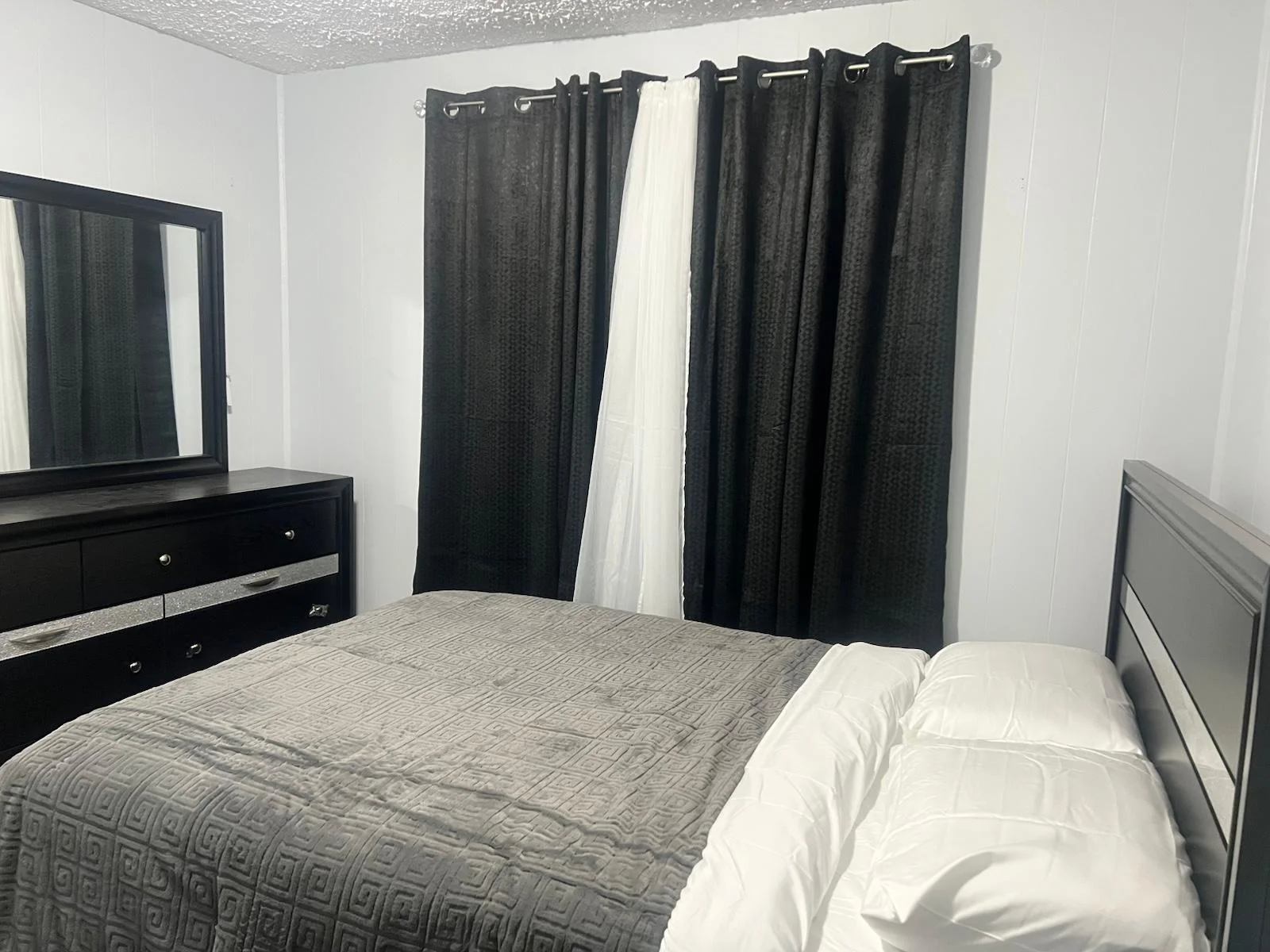 Hawthorne House: 12829 Doty Avenue