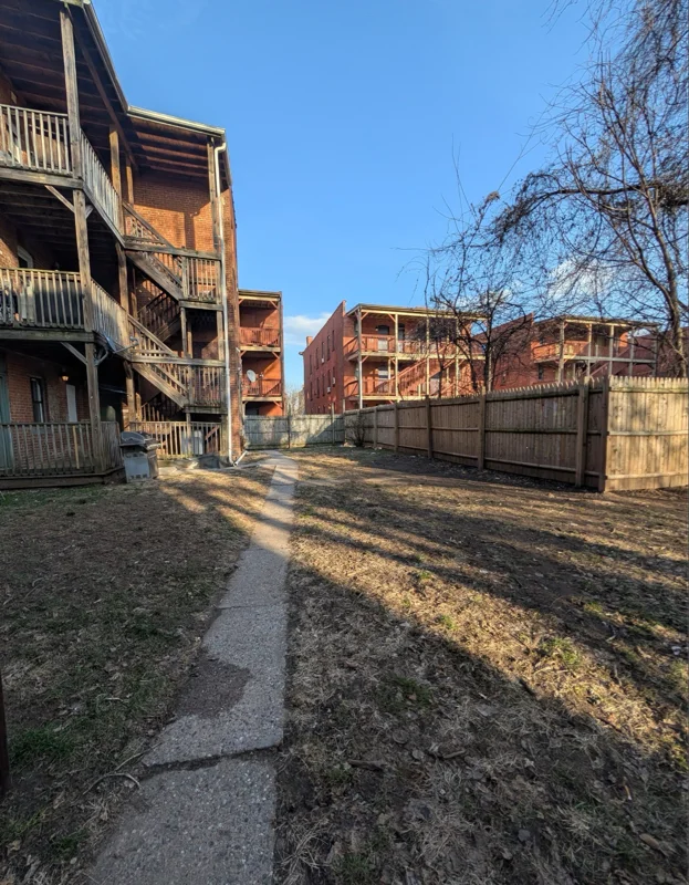 Hartford Apartment: 905 Park St