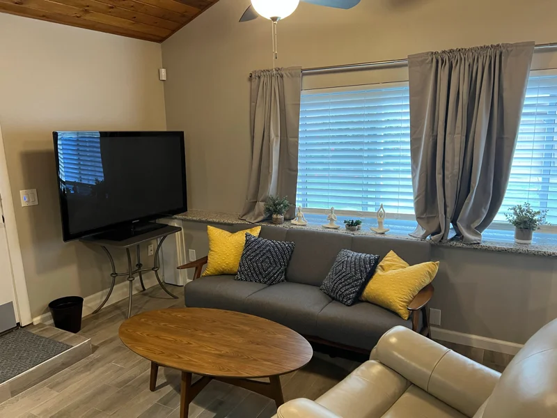 Carmichael House: 5003 Whitney Ave