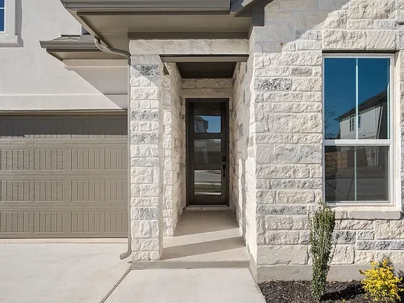 Dripping Springs House: 218 Craigends Yew Ln