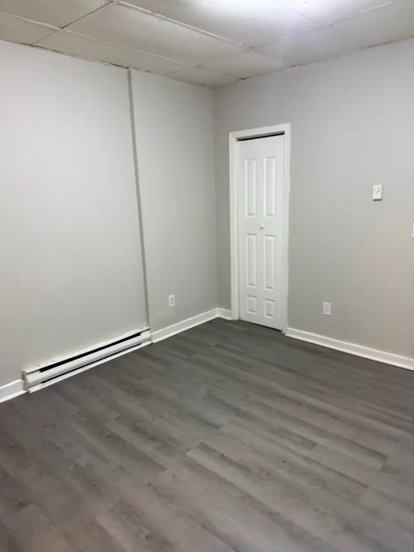 Waynesboro Apartment: 260 N Commerce Ave