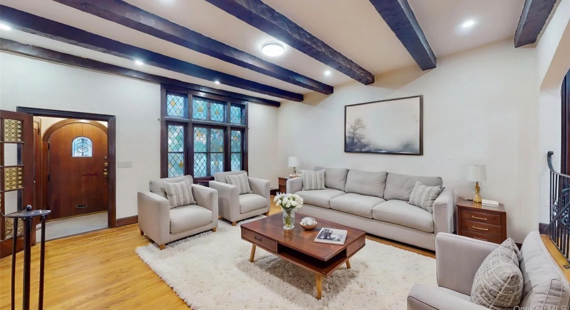 Forest Hills House: 90-09 68th Avenue