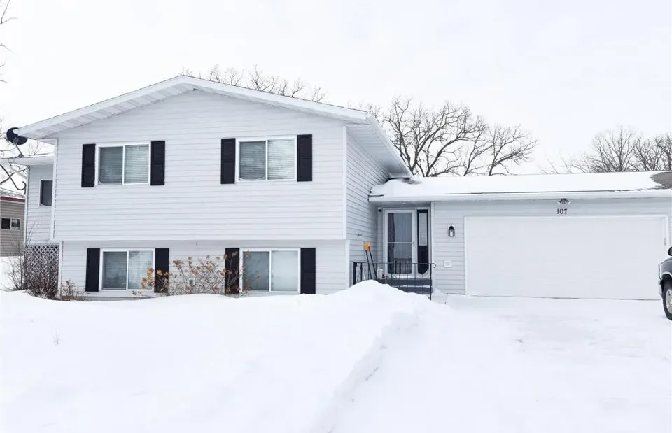 Karlstad House: 107 Harding St S