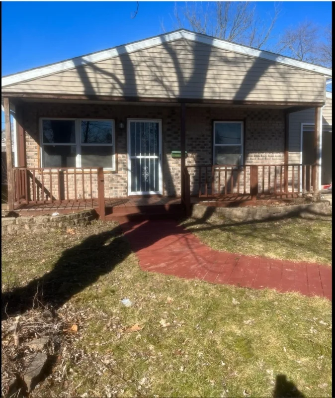 Decatur House: 1700 W Packard St