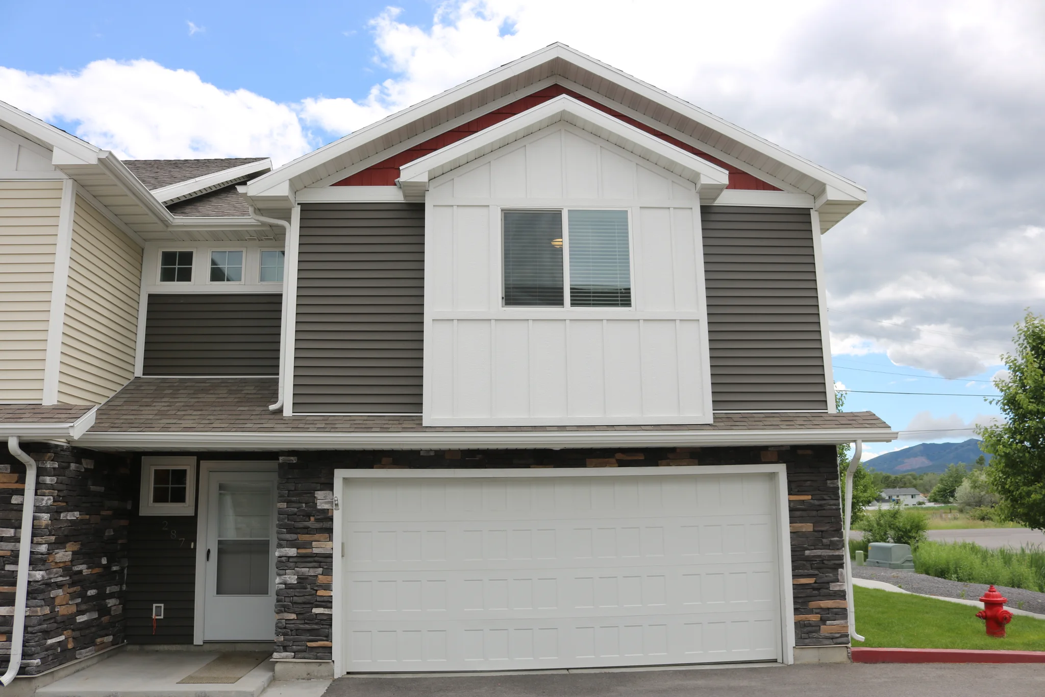 Hyrum Townhome: 287 W 20 N