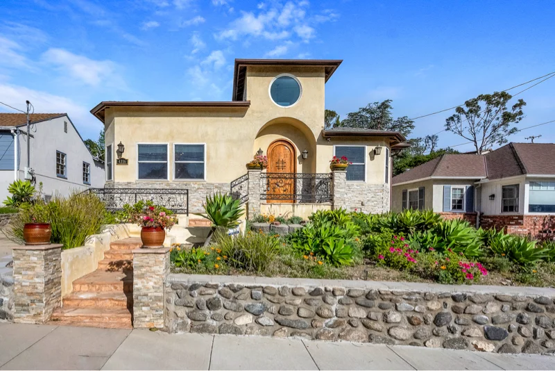 Montrose House: 4316 Briggs Ave