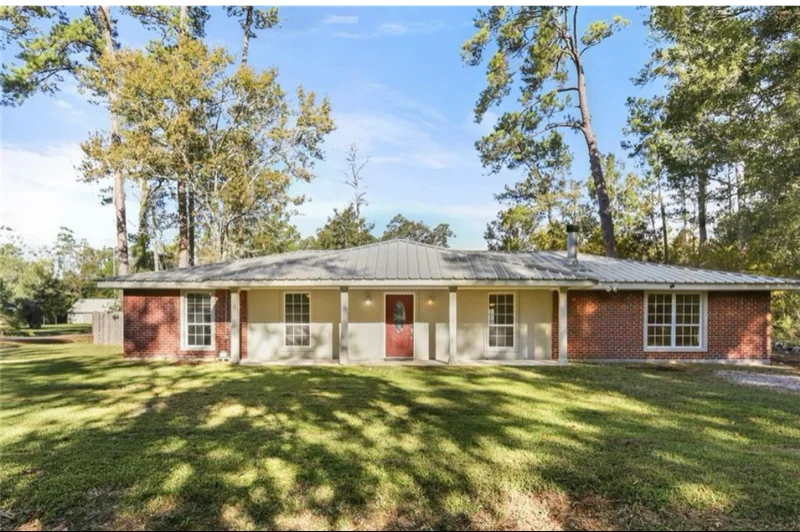 Slidell House: 58050 Churchill Rd