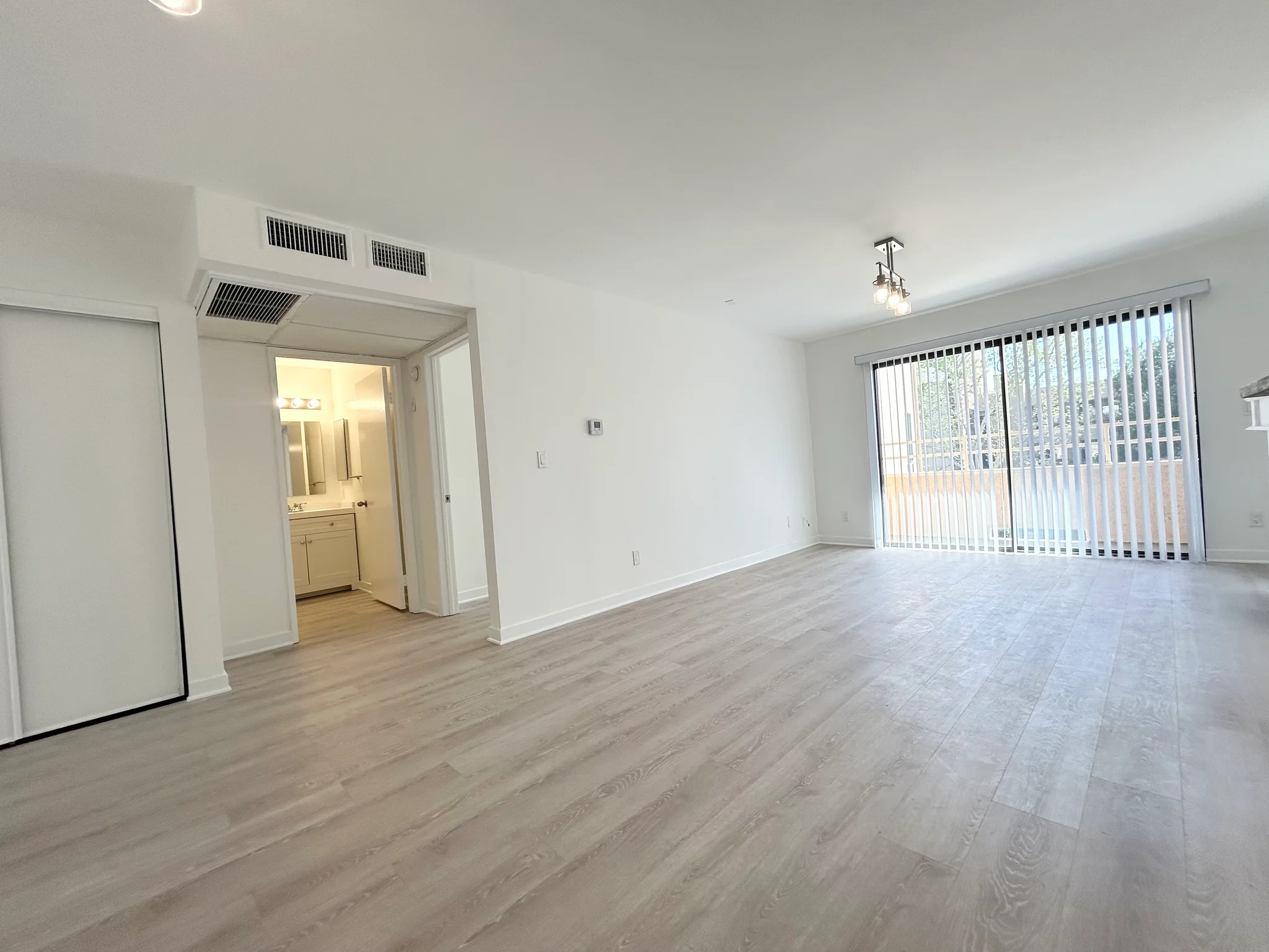 Glendale Apartment: 465 oak st