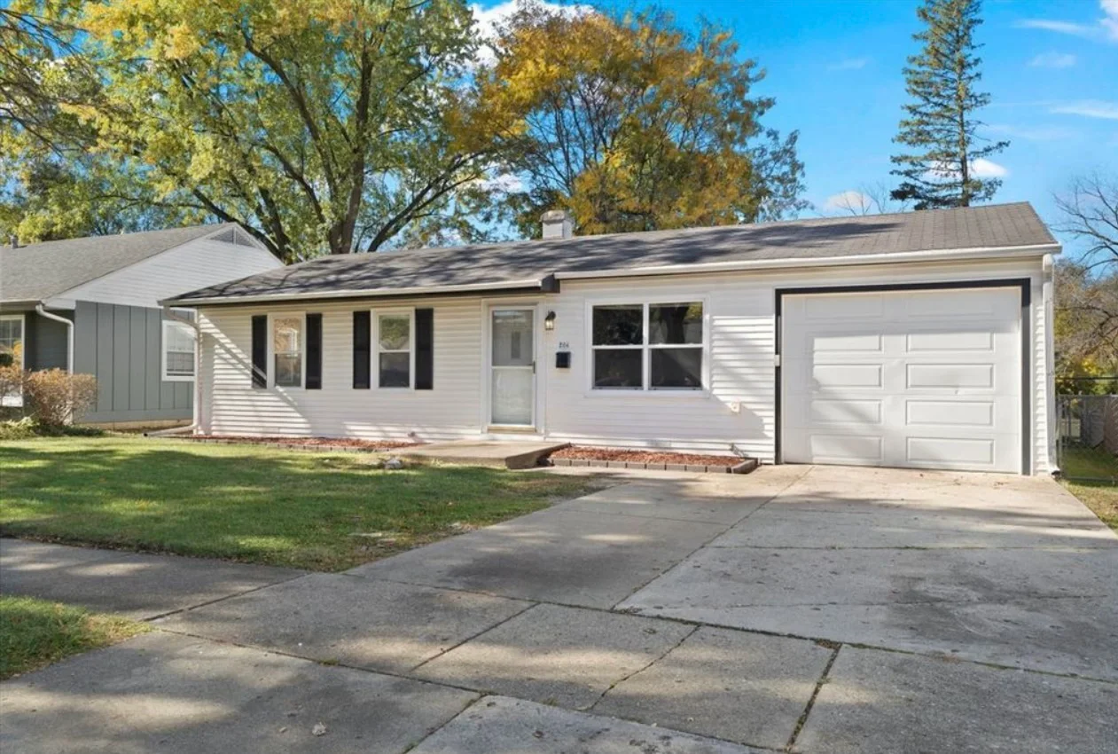 Buffalo Grove House: 206 Raupp Blvd