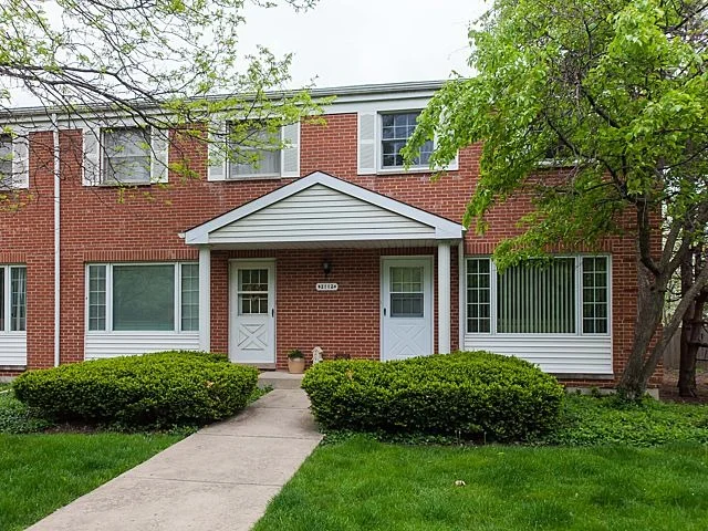 Glenview Townhome: 2142 Rugen Rd