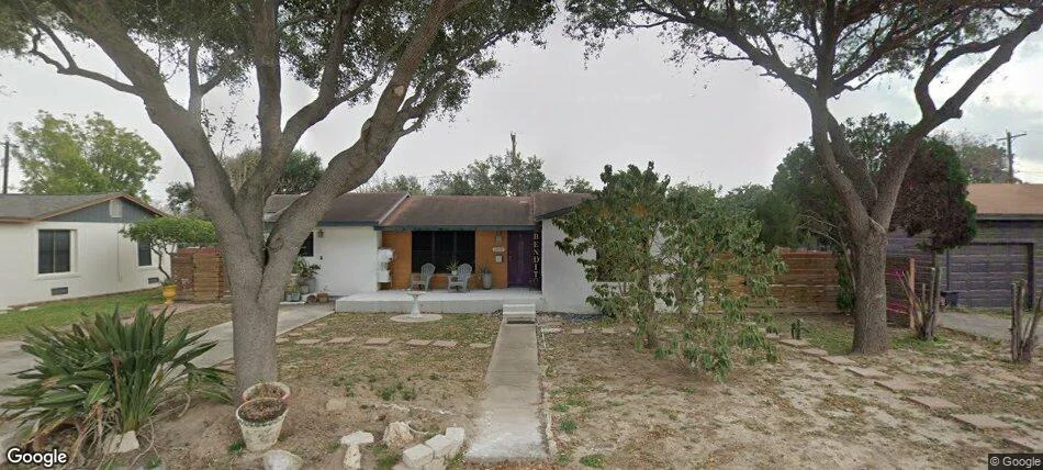 McAllen House: 1808 N. Broadway St