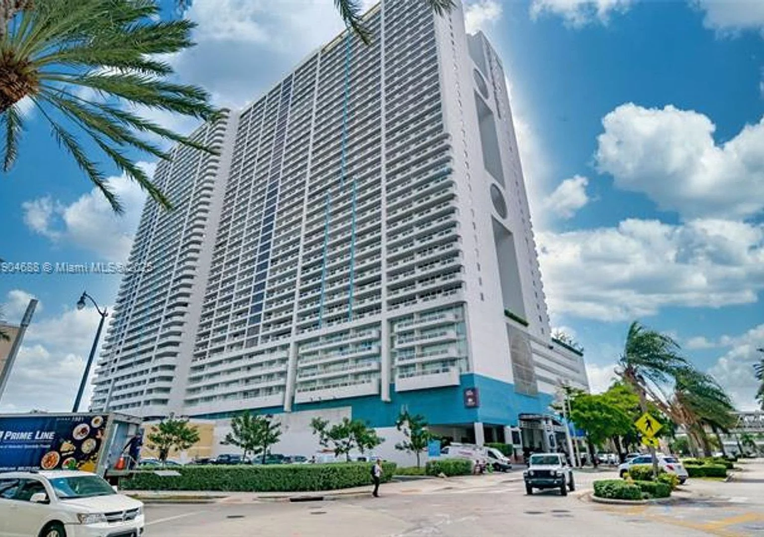 Edgewater Apartment: 1717 N Bayshore Dr