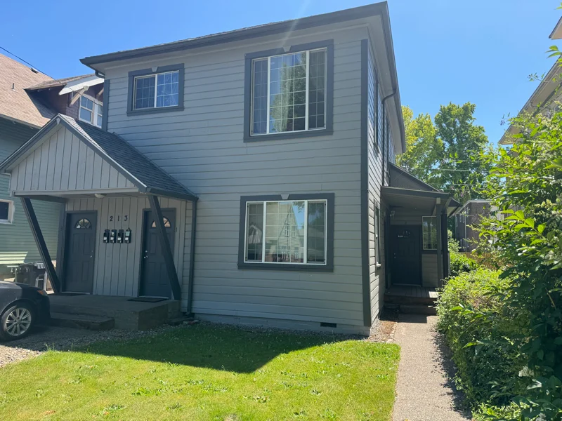 Corvallis Apartment: 213 NW 11th St