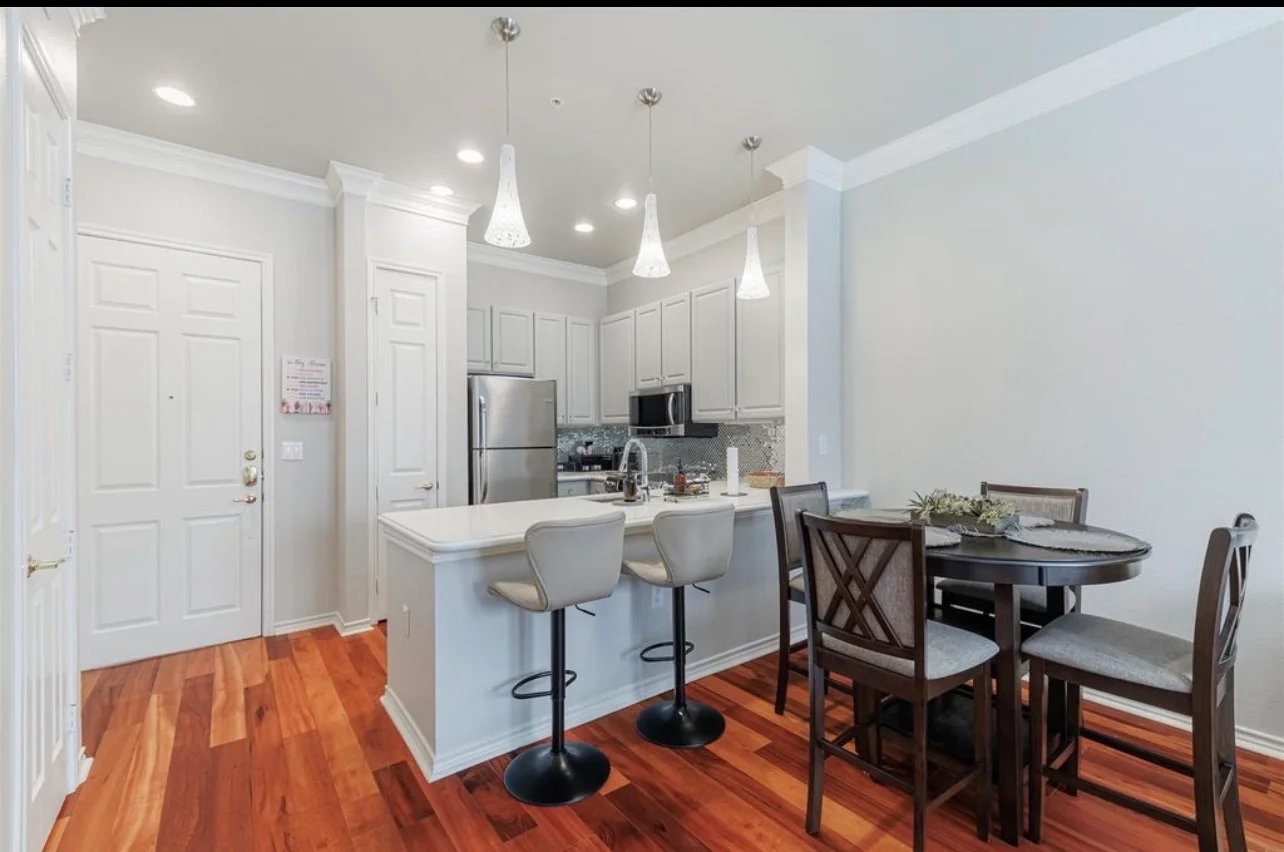 Houston Condo: 2400 McCue Rd