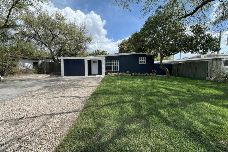 Hollywood House: 2507 North 66th Avenue