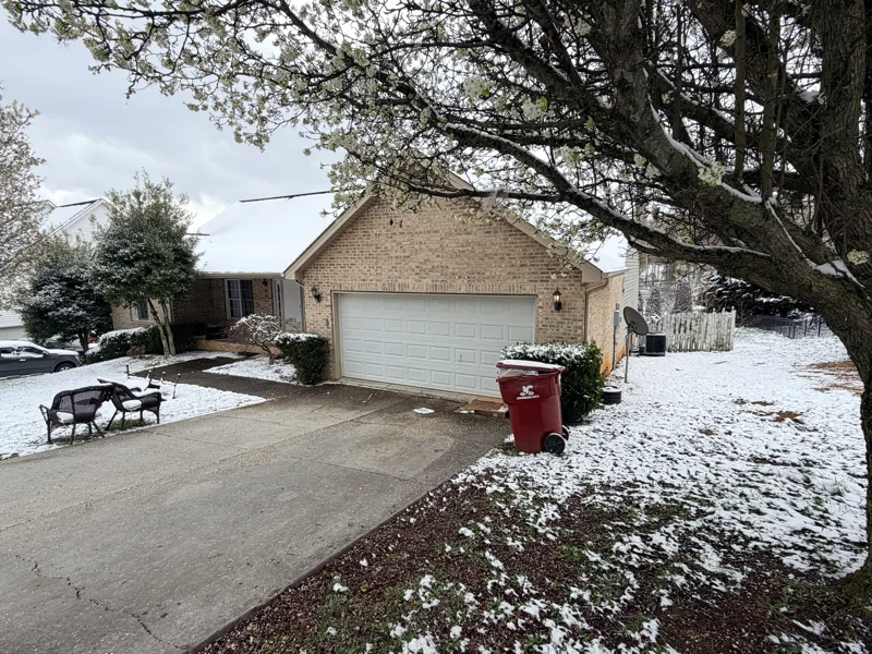 johnson city House: 104 laurel canyon