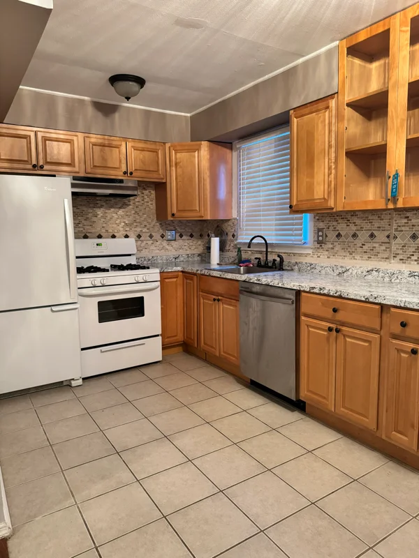 Staten Island Apartment: 423 Cortelyou Ave