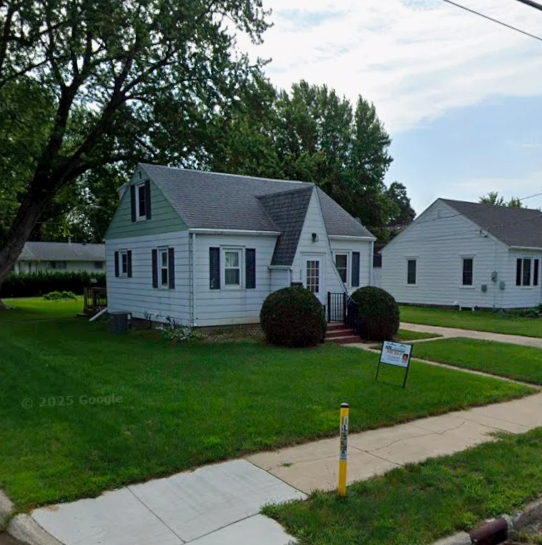 Albert Lea House: 430 Ulstad Ave