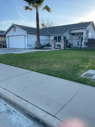 Selma House: 2053 Thompson Ave