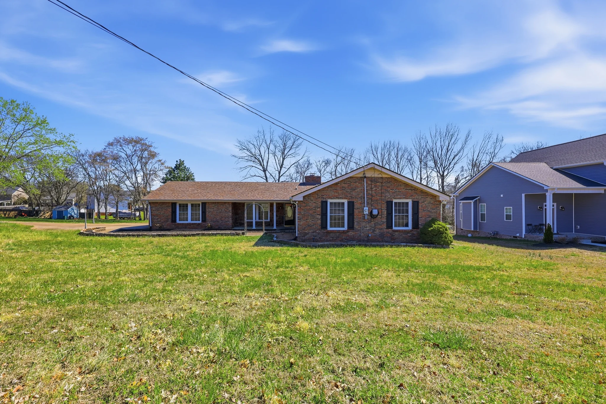 Clarksville House: 1325 Sun Valley rd