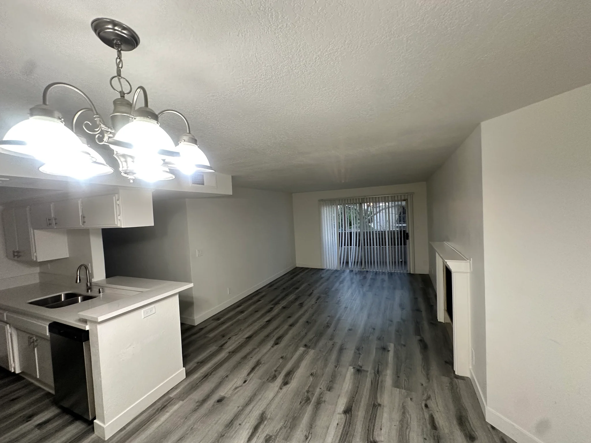 Sherman Oaks Apartment: 15009 moorpark