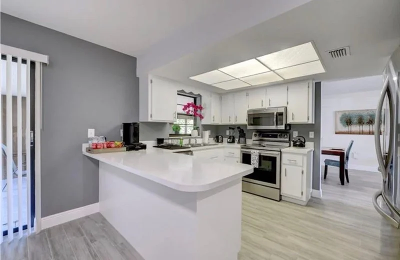 Port Saint Lucie House: 543 SE Greenway Ter