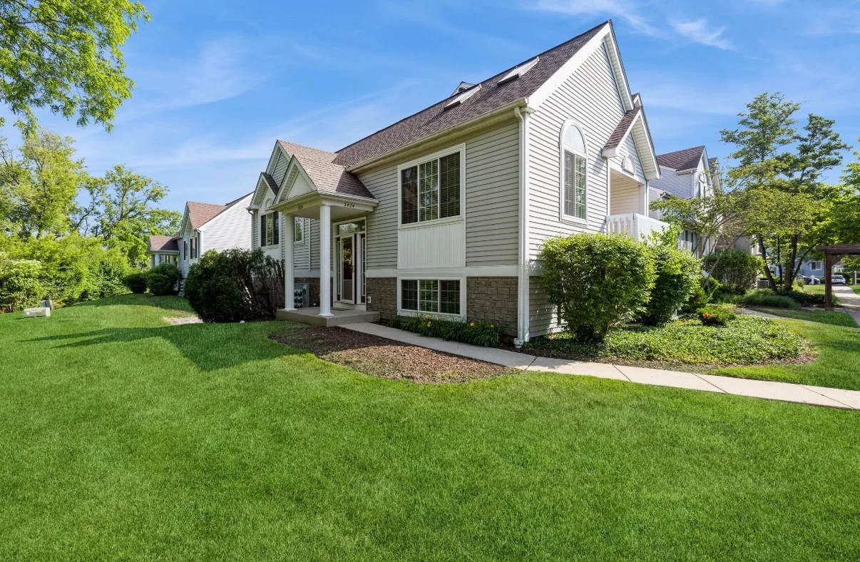 Algonquin Townhome: 2424 Dawson Dr