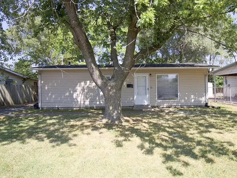 East St Louis House: 133 Saint Thomas Ln