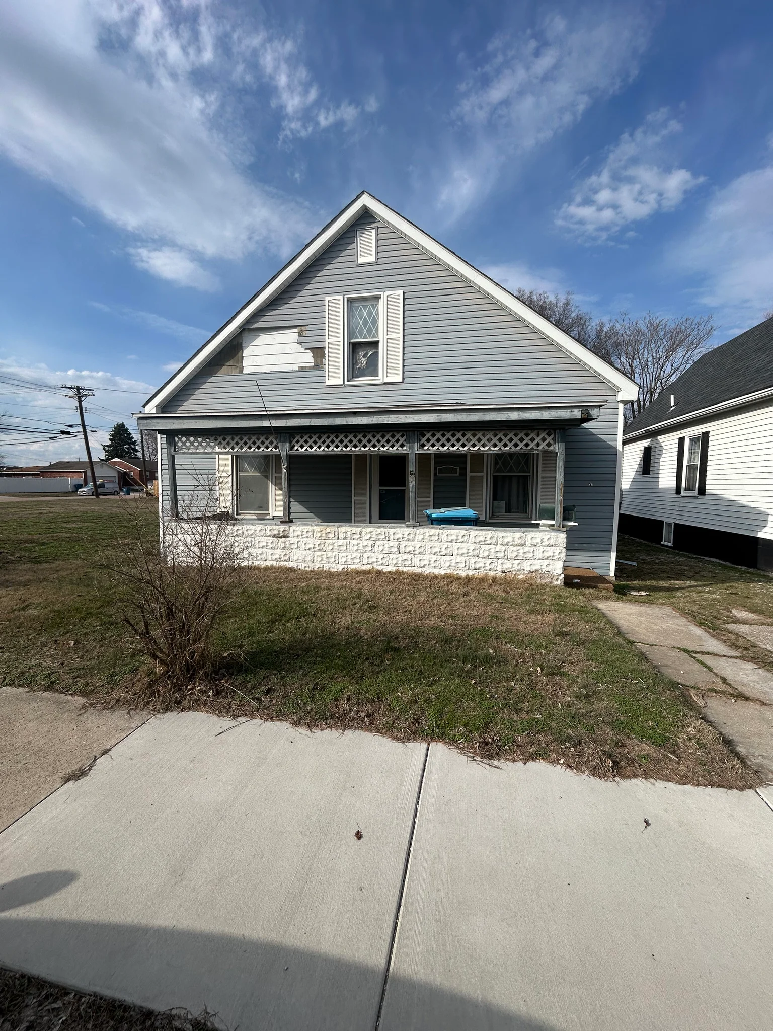 Woodriver House: 47 W Penning Ave