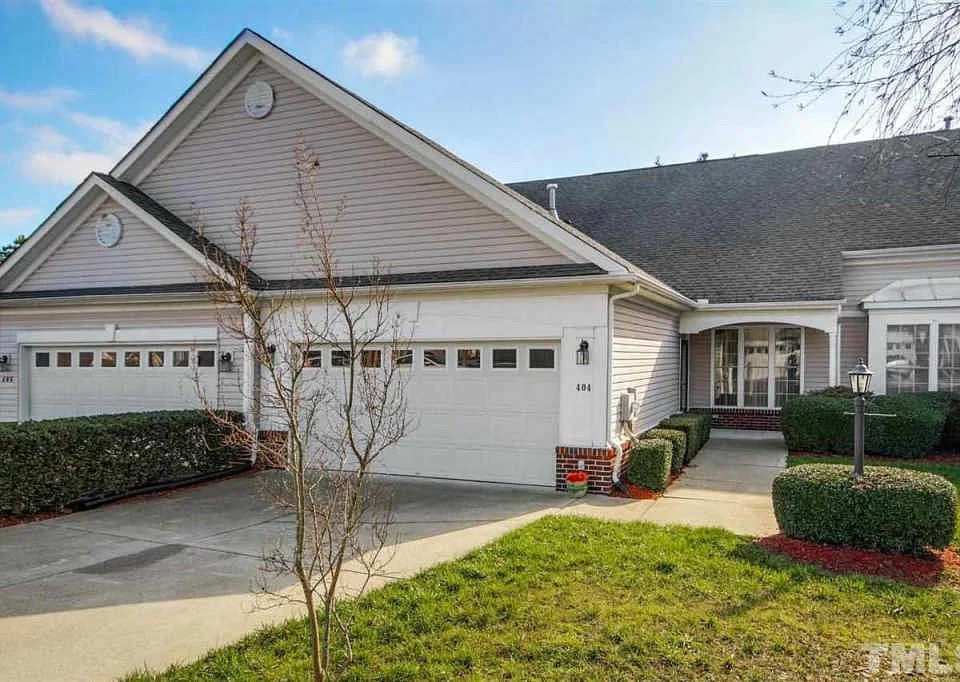 Cary Townhome: 404 sawgrass Hill Ct