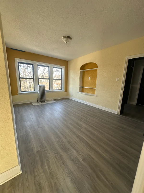 Chicago Apartment: 650 E 79th St