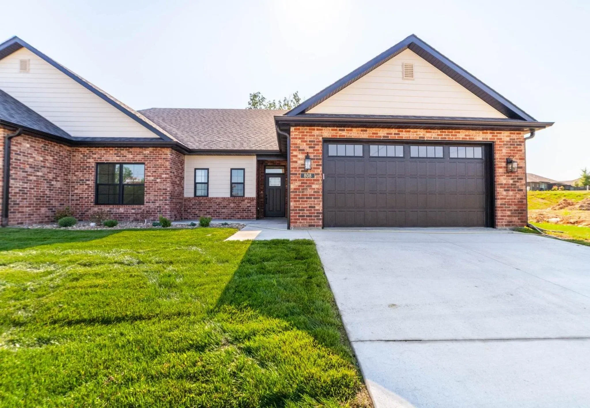 Columbia Multiplex: 808 Napa Ct.