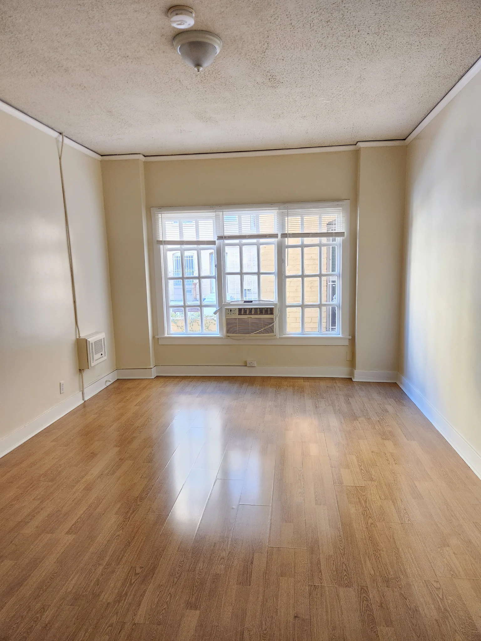 Los angeles Apartment: 1825 N. Ivar ave