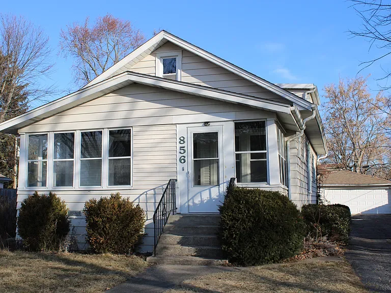 Des Plaines House: 856 Woodlawn Ave, Des Plaines, IL 60016