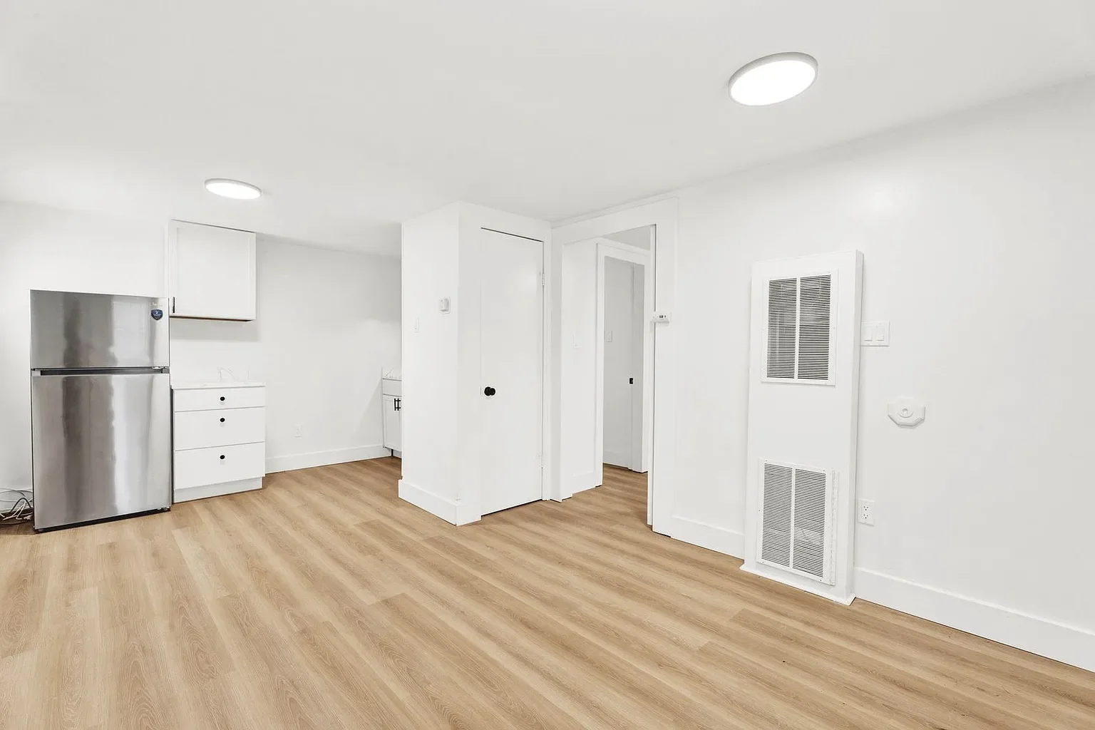 Clinton Township Apartment: 19859 Nicke Street