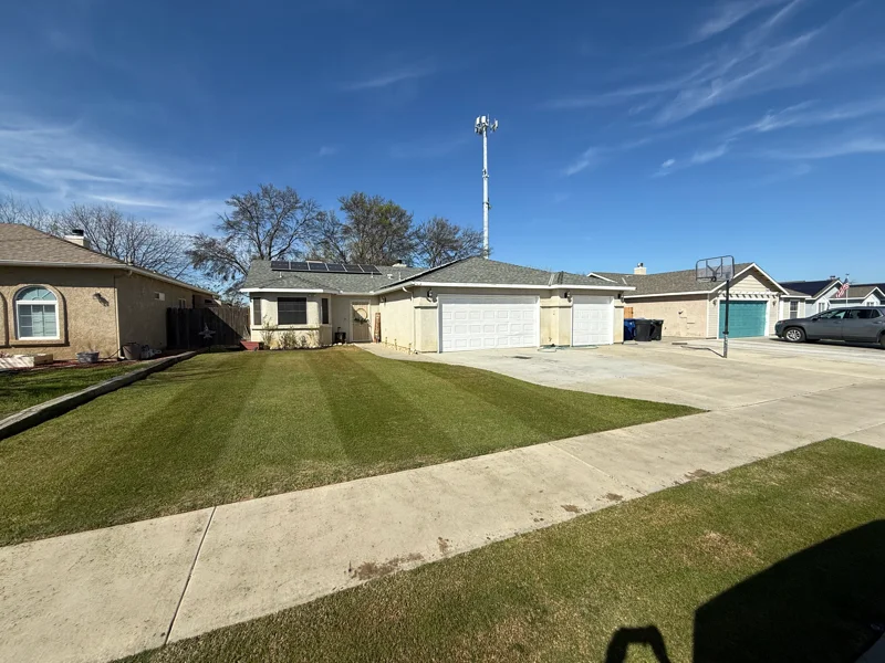 Lemoore House: 455 Westgate Pl