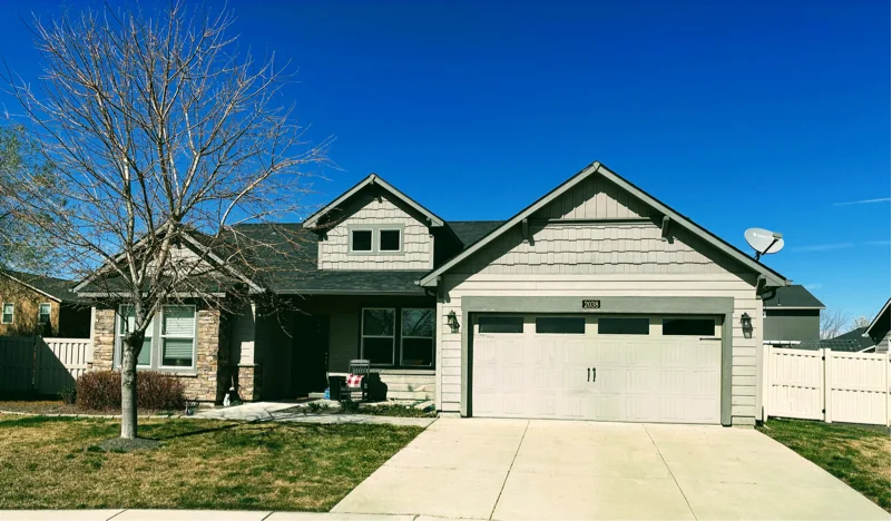 Meridian House: 2038 E Lyra