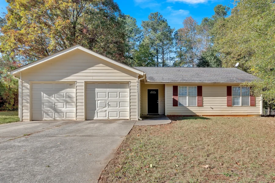 Kennesaw House: 2927 Jim Owens Rd NW