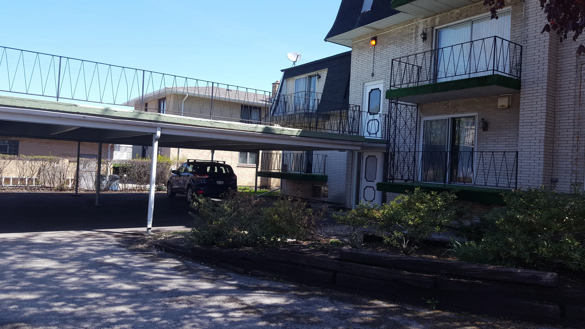 Oak Lawn Apartment: 9606 Kedvale