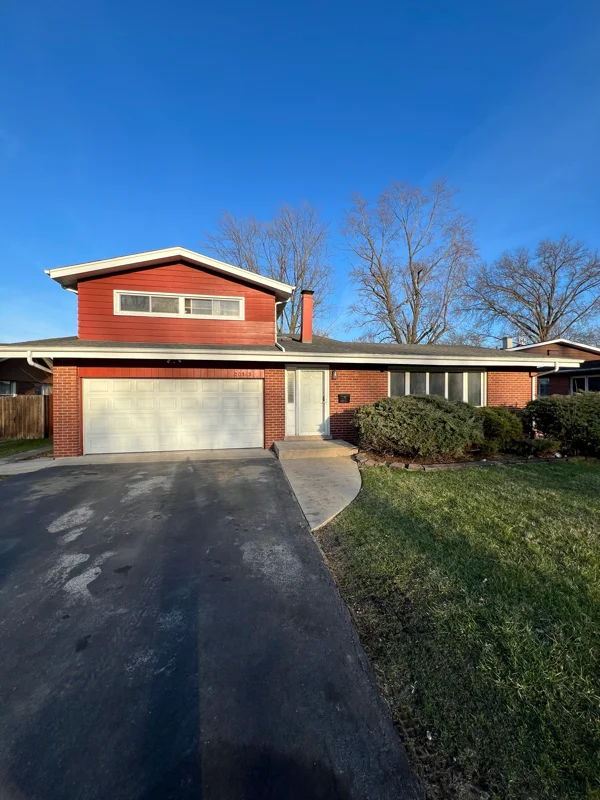 Olympia Fields House: 20313 Kedzie Ave.