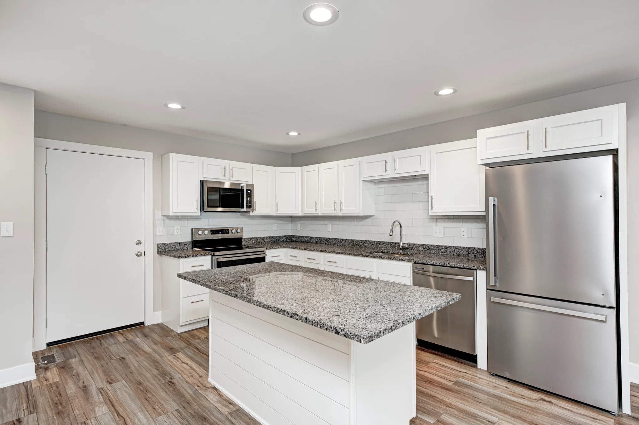 Speedway Apartment: 4977 W 16th