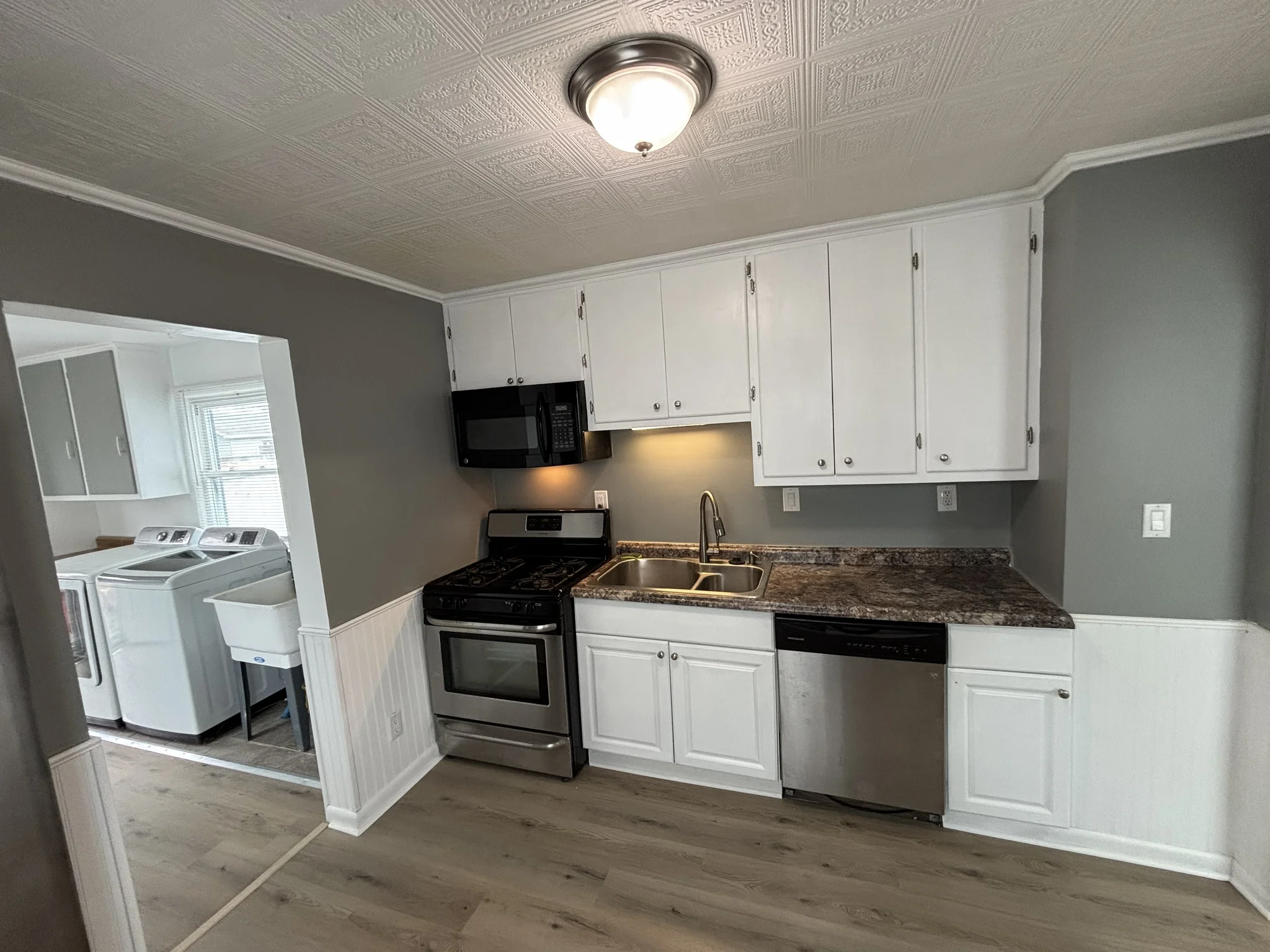 Roseville House: 19029 Victor