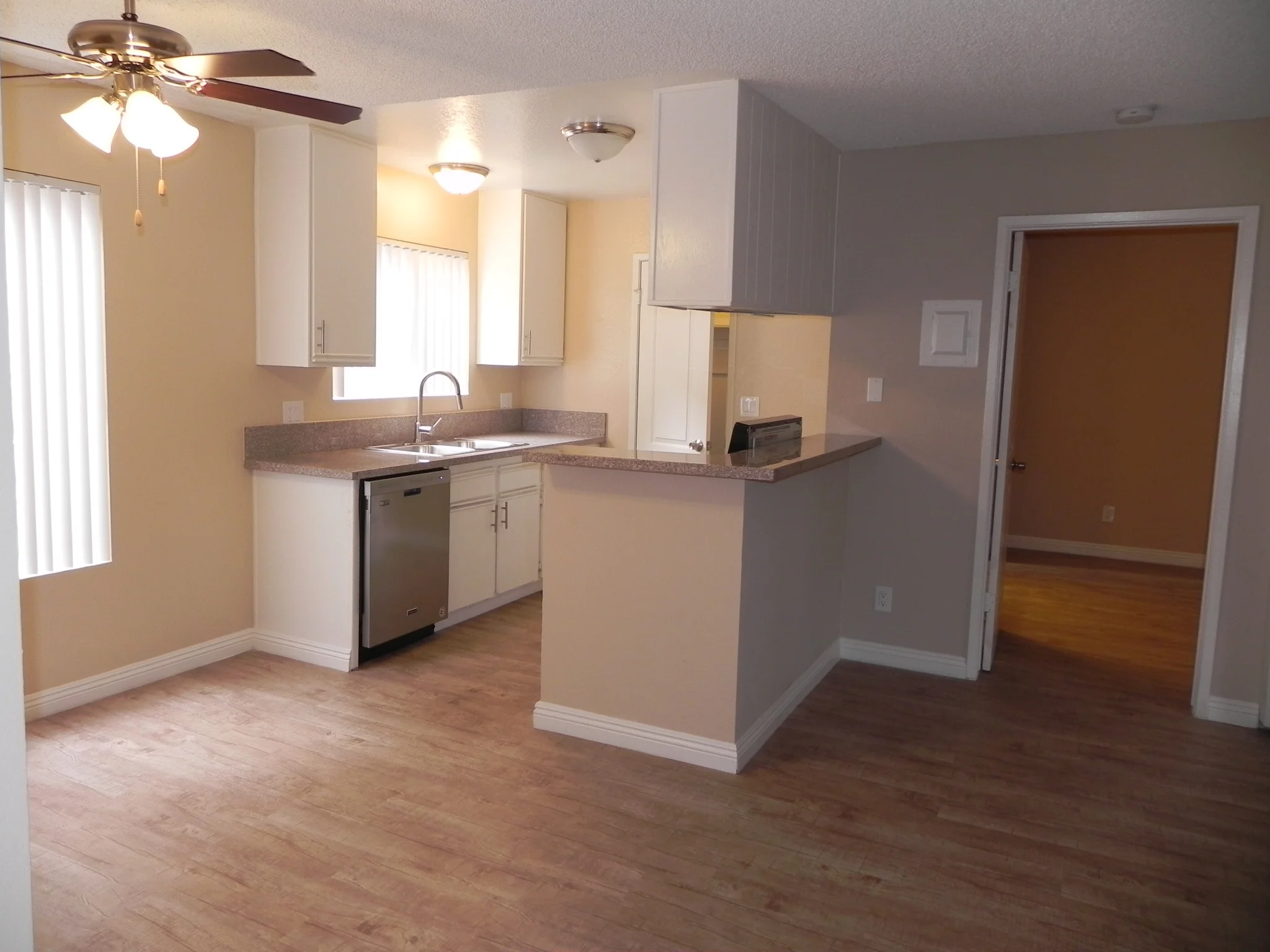 Garden Grove Apartment: 8602 Chapman Ave