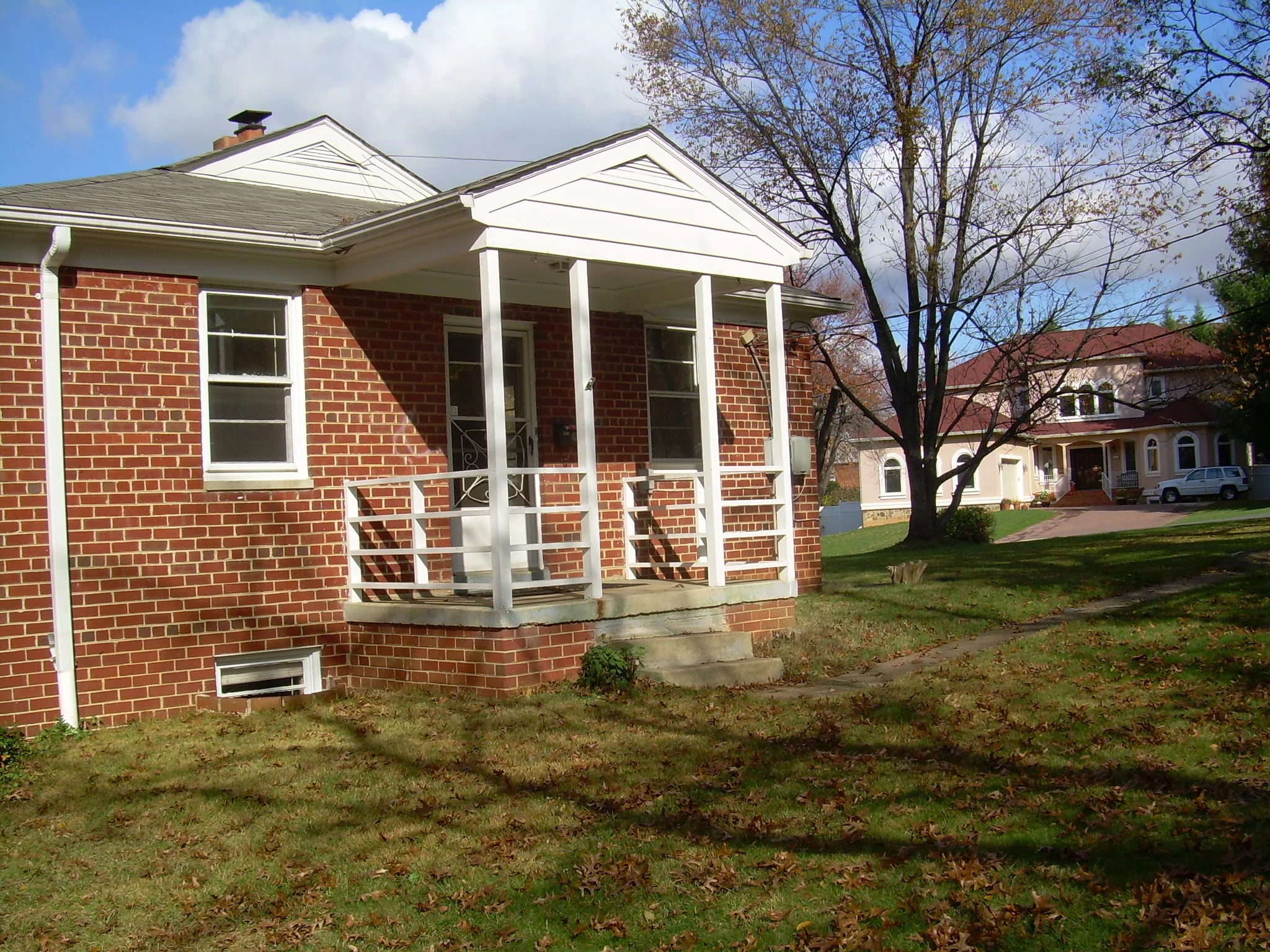 McLean House: 6527 Ivy Hill Drive