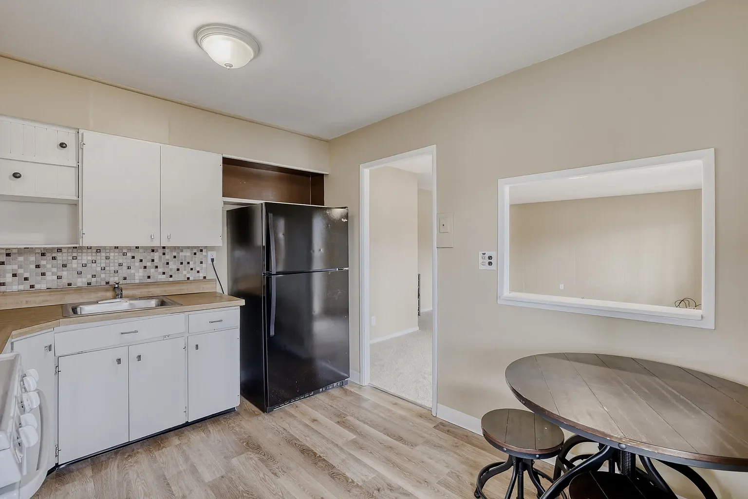 Streamwood House: 17 S Bartlett Rd